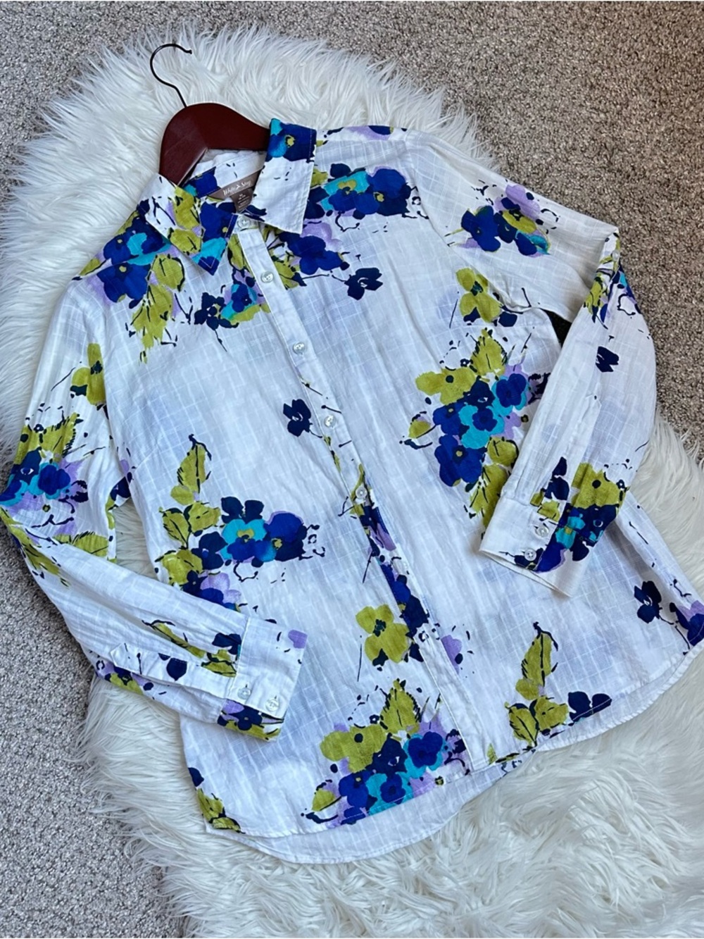 White Stag White Button-Up Shirt with Blue & Green Floral Print Shirt M
